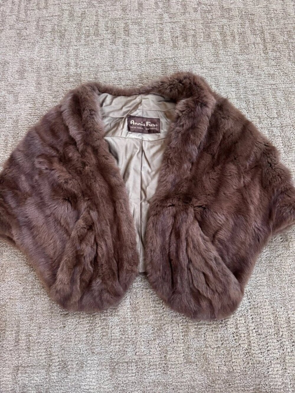 VTG Annis Fur New York Brown Rabbit Fur Shawl Cape Pockets